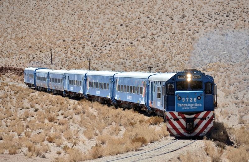 구름 속으로 떠나는 기차 여행