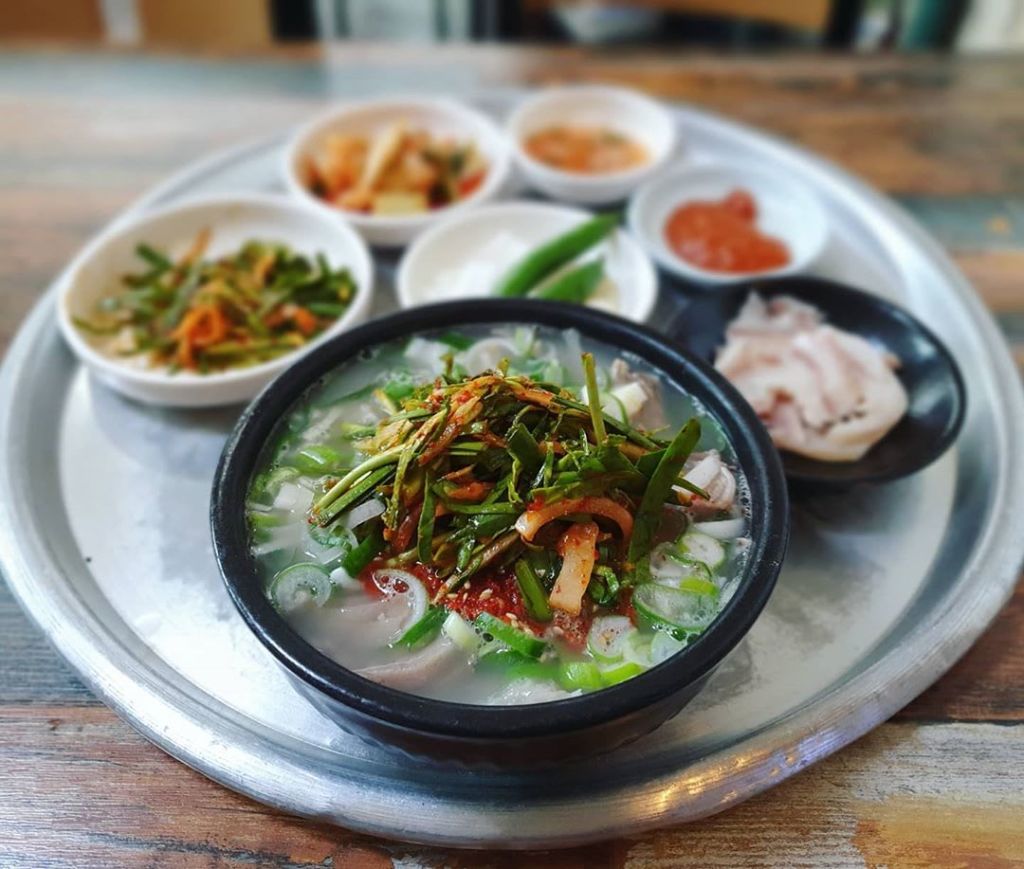 자매 국밥