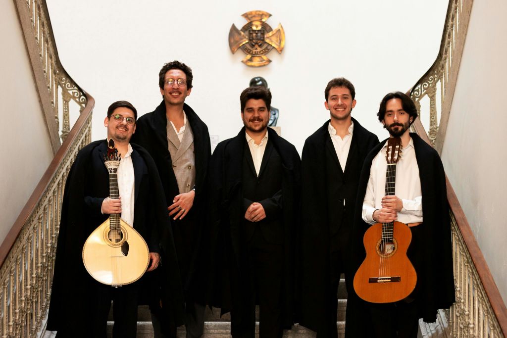 공급업체의 코임브라 파도의 가수 및 음악가 그룹