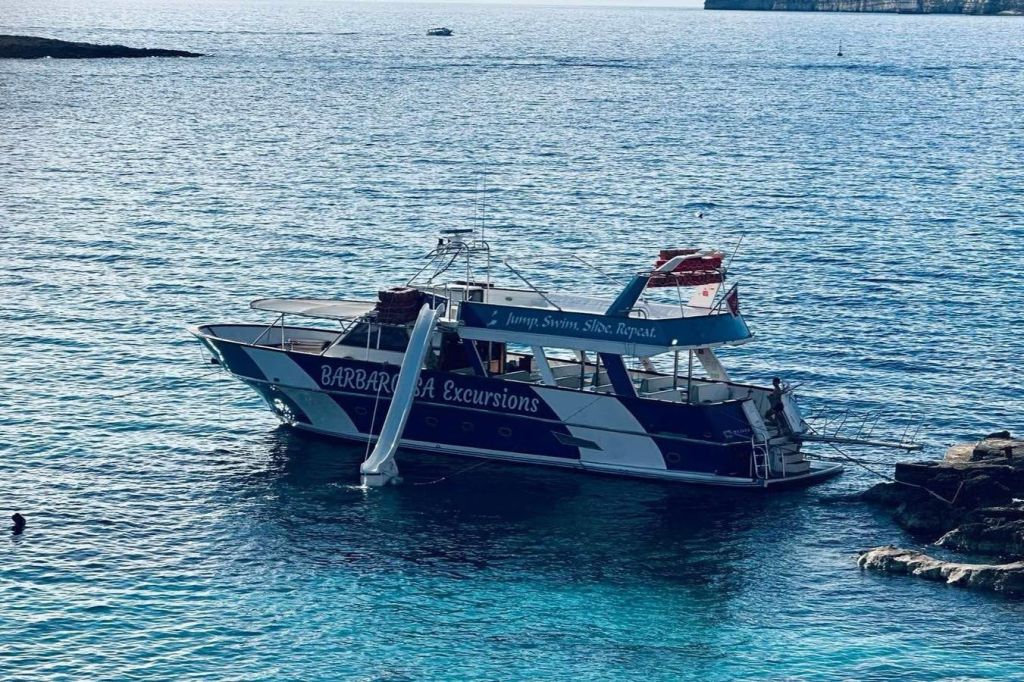 보트에서 미끄럼틀 타기