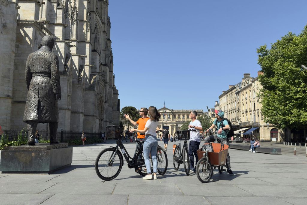 자크 샤반 델마스 동상