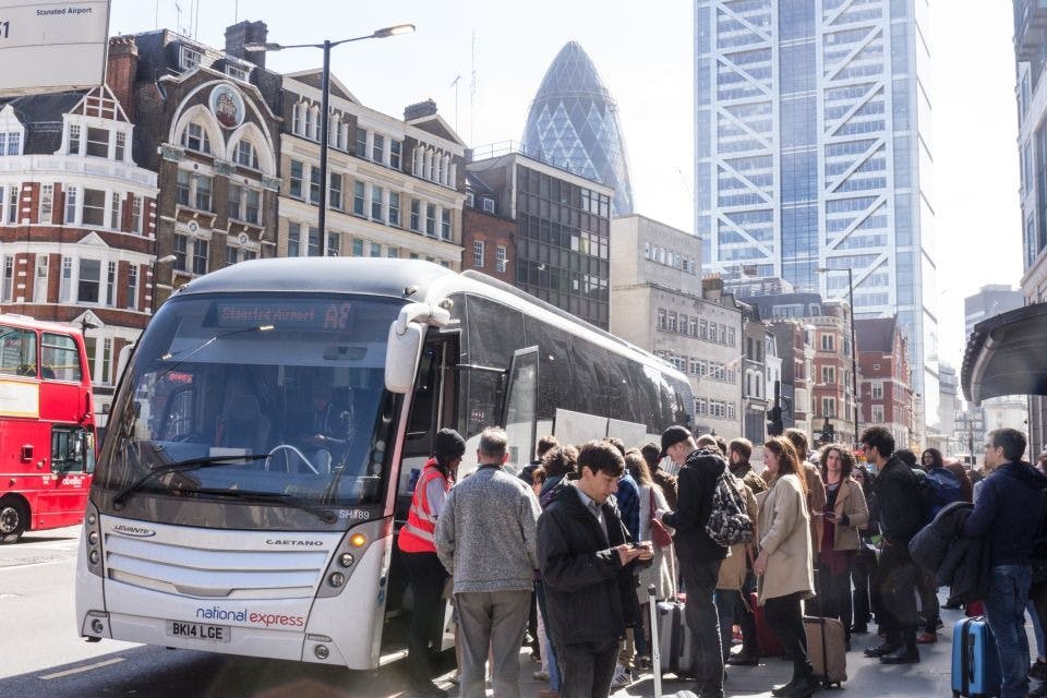 24시간마다 100개 이상의 서비스