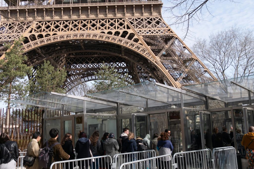 에펠탑 입구