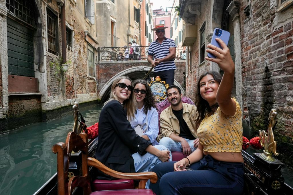 곤돌라를 타고 바닷가에서 베네치아 둘러보기 (30분)