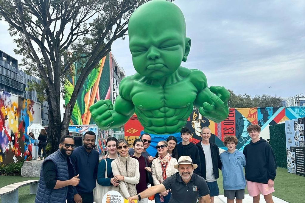 윈우드 월스 거리 벽화 & 동네 도보 투어