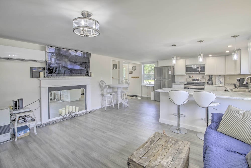 Charming Bridgeton Condo 2 Mi to Long Lake! 트리플 숙소