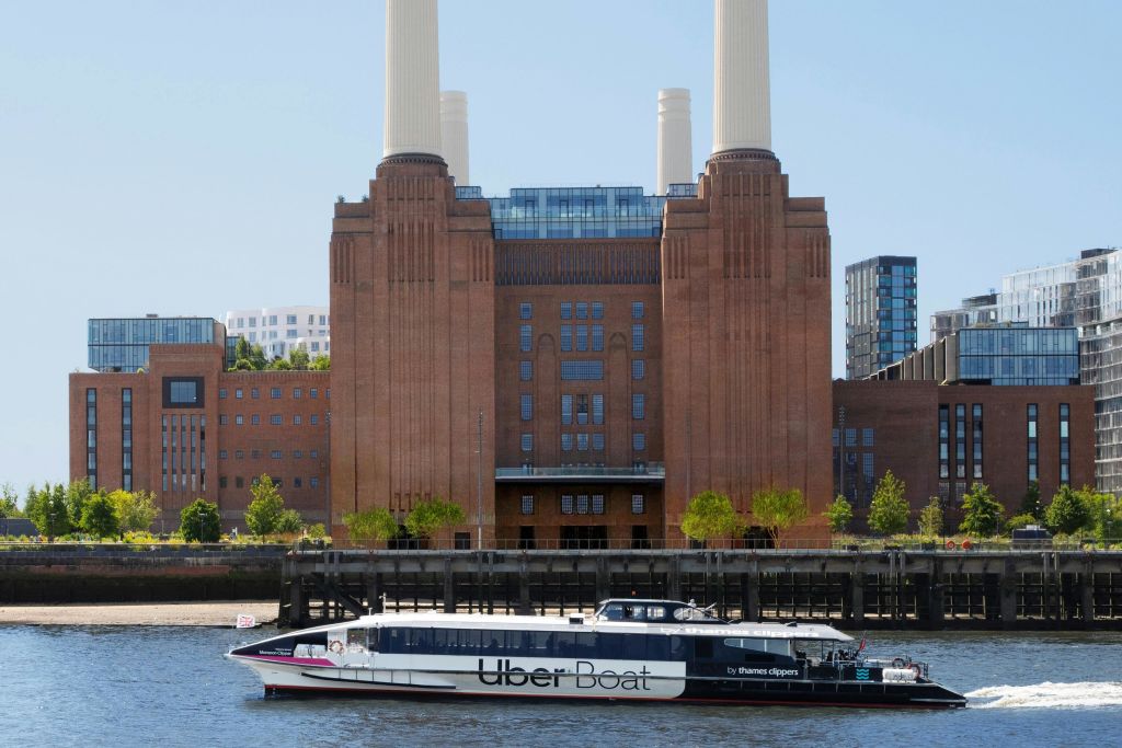 Uber Boat by Thames Clippers - 배터시 발전소