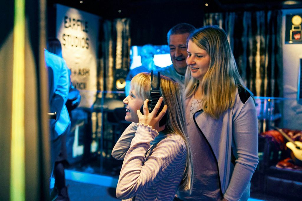 아비치 익스피리언스 (Avicii Experience) 에서