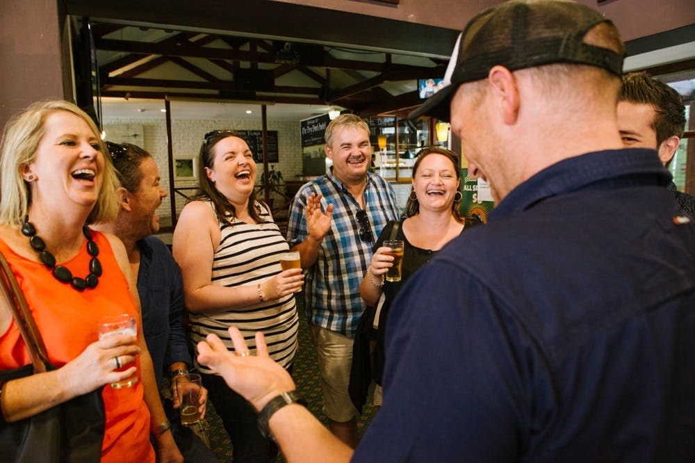 웃고 있는 게스트