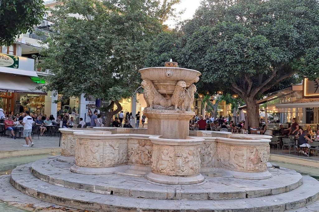 하라클리온의 라이온스 광장과 모로시니 분수 투어