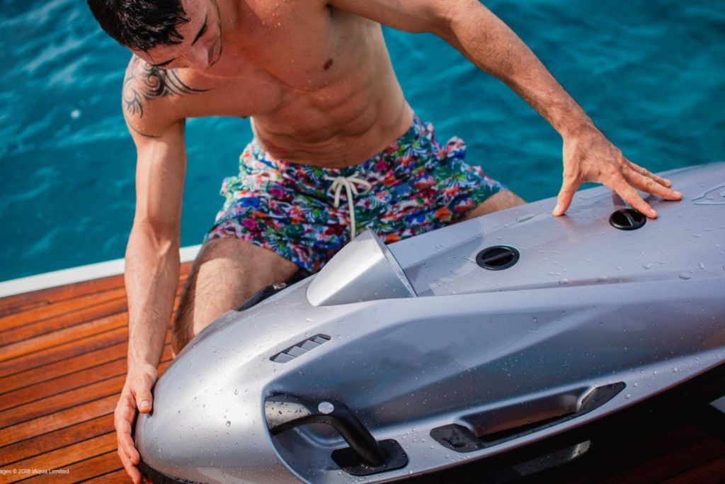 최대 25km/h의 속도로 물속에서 확대/축소