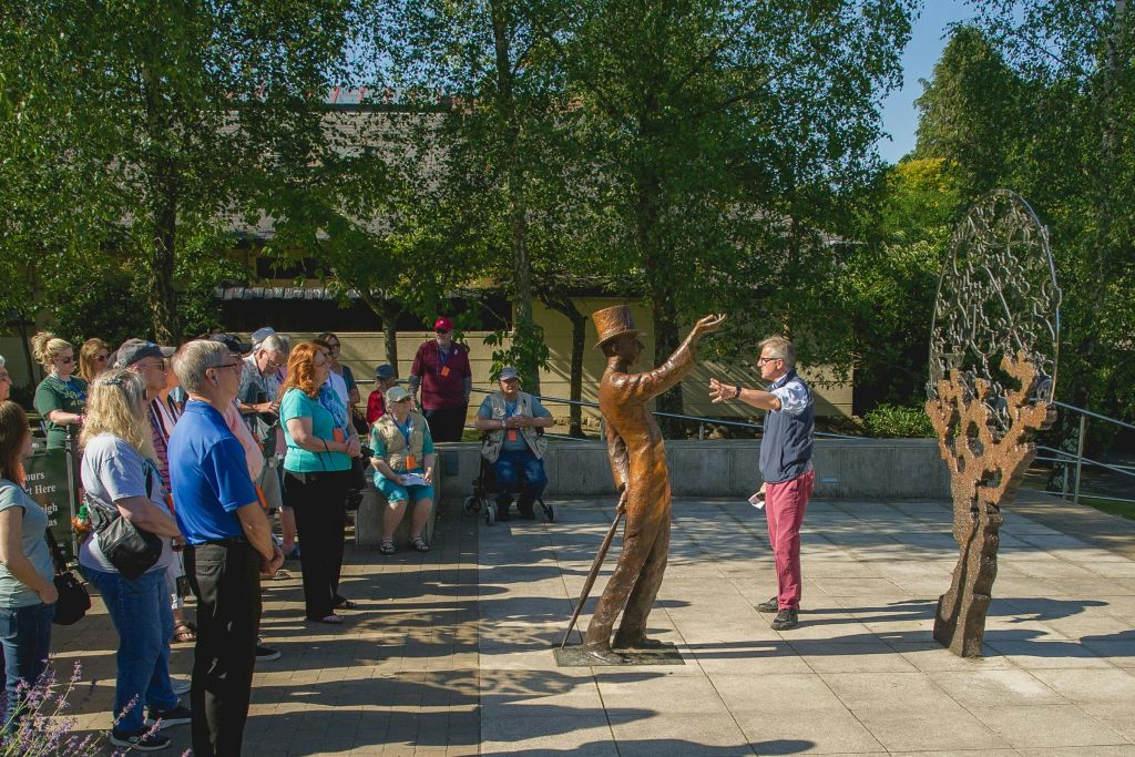 가이드 투어는 하루 종일 진행됩니다
