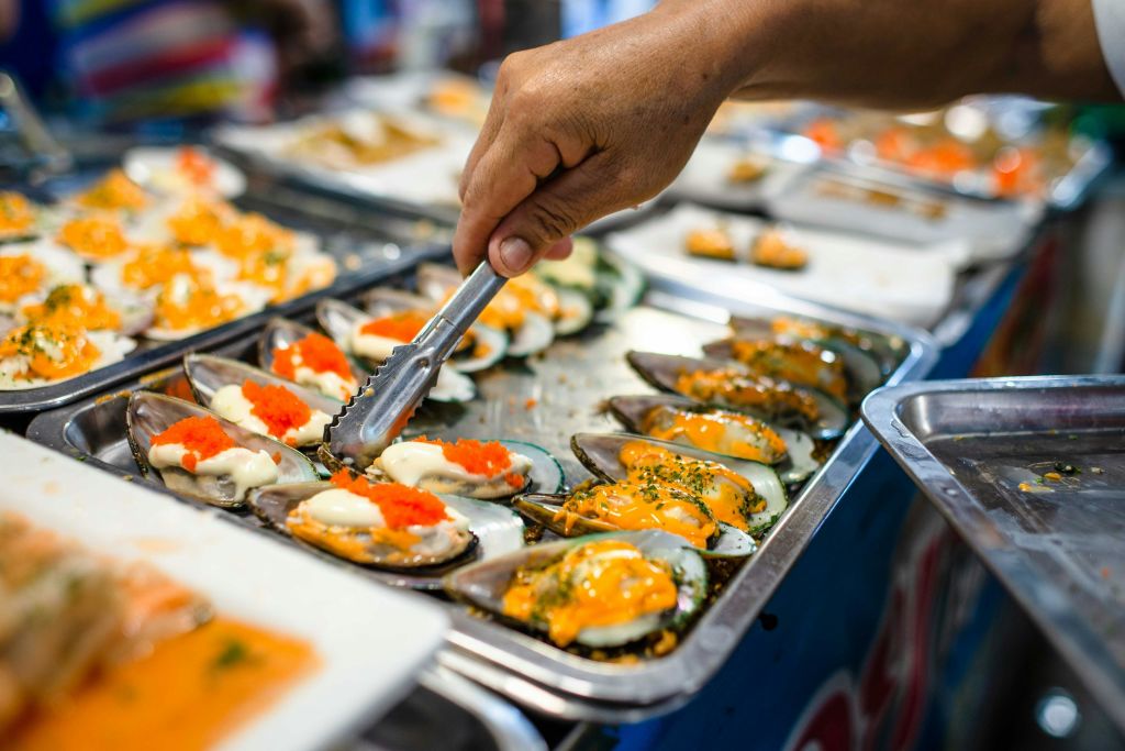 시장에서 맛보는 정통 음식