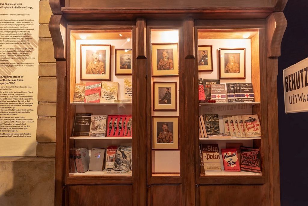 박물관 박람회 파편