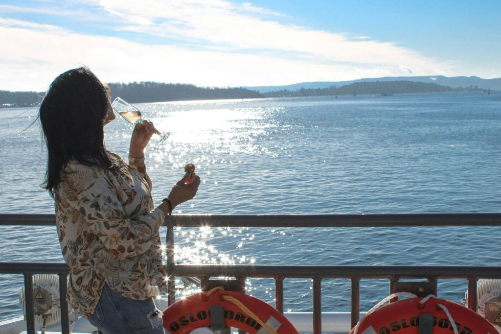 전기 보트 갑판에서 바라보는 전망