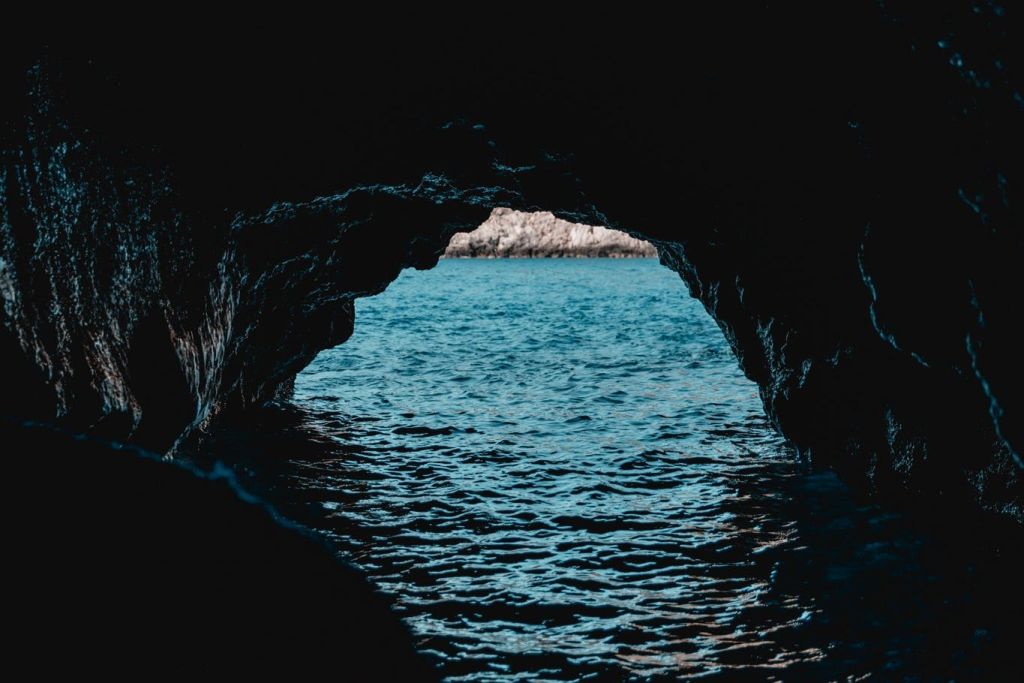 푸른 동굴 밖으로 나가기