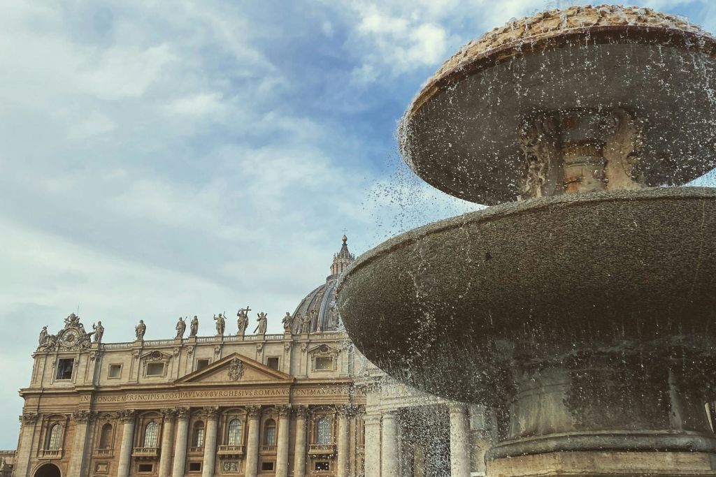 성 베드로 광장의 분수