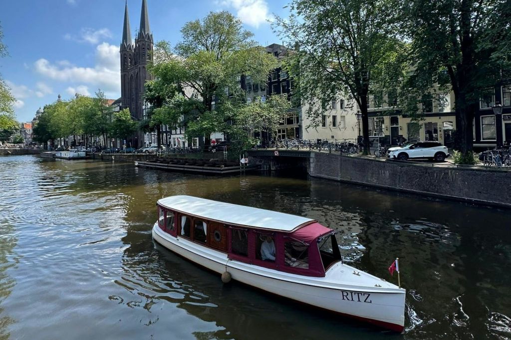 1915년부터 시작된 유서 깊은 살룬 보트 리츠
