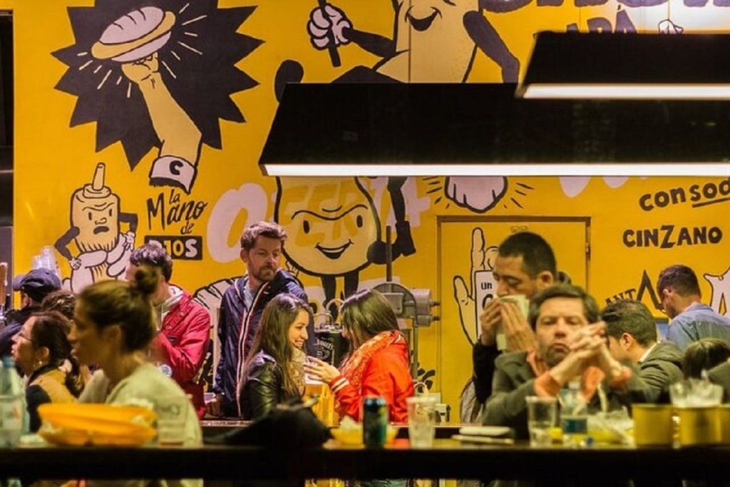 전통 음식 즐기기