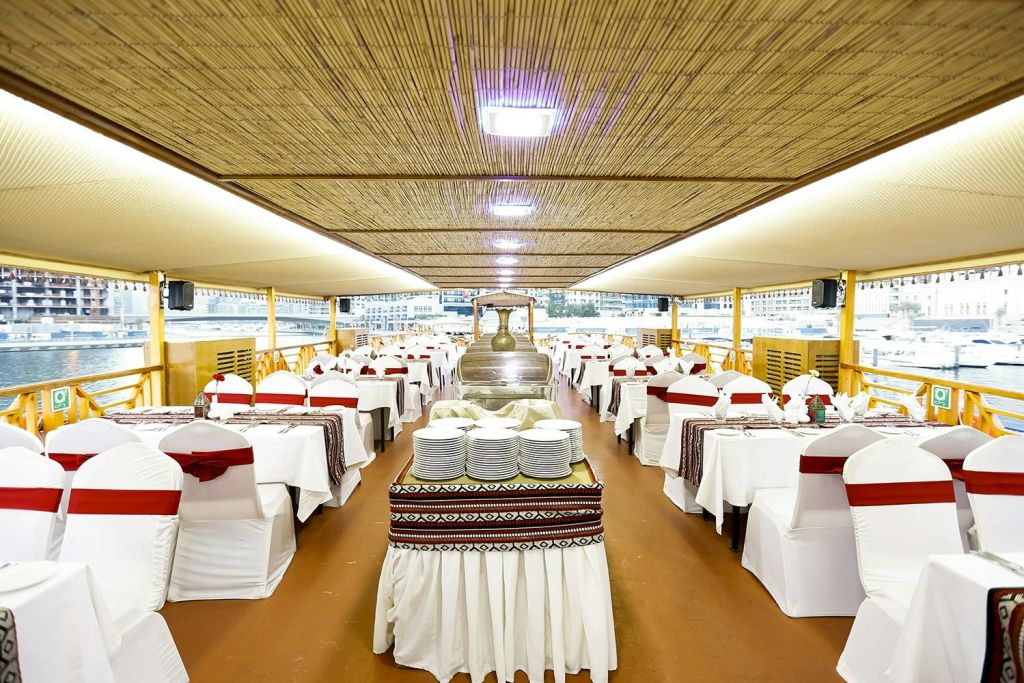 레이나 투어 - 두바이 크릭 다우 크루즈