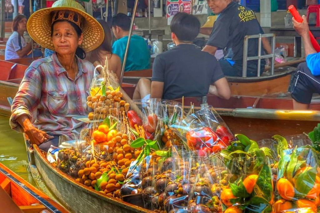 수상 시장의 판매자