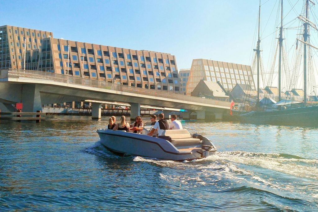 코펜하겐 항구에서 즐기는 고보트 크루즈