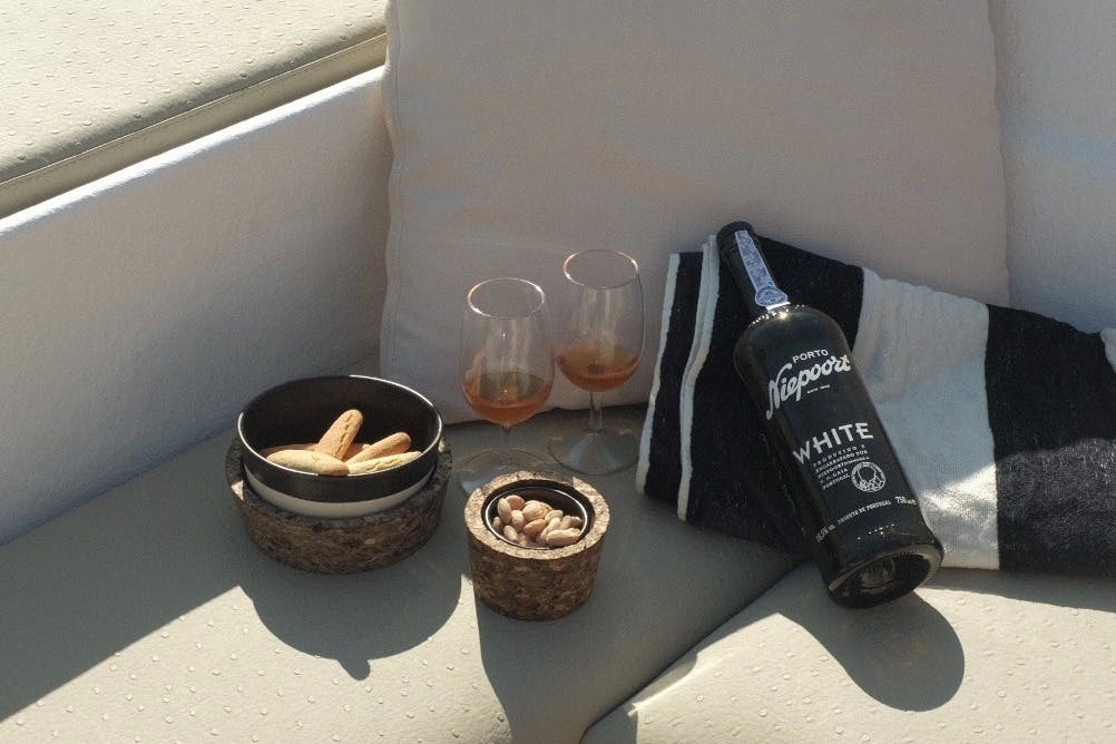 현지 제품 포함