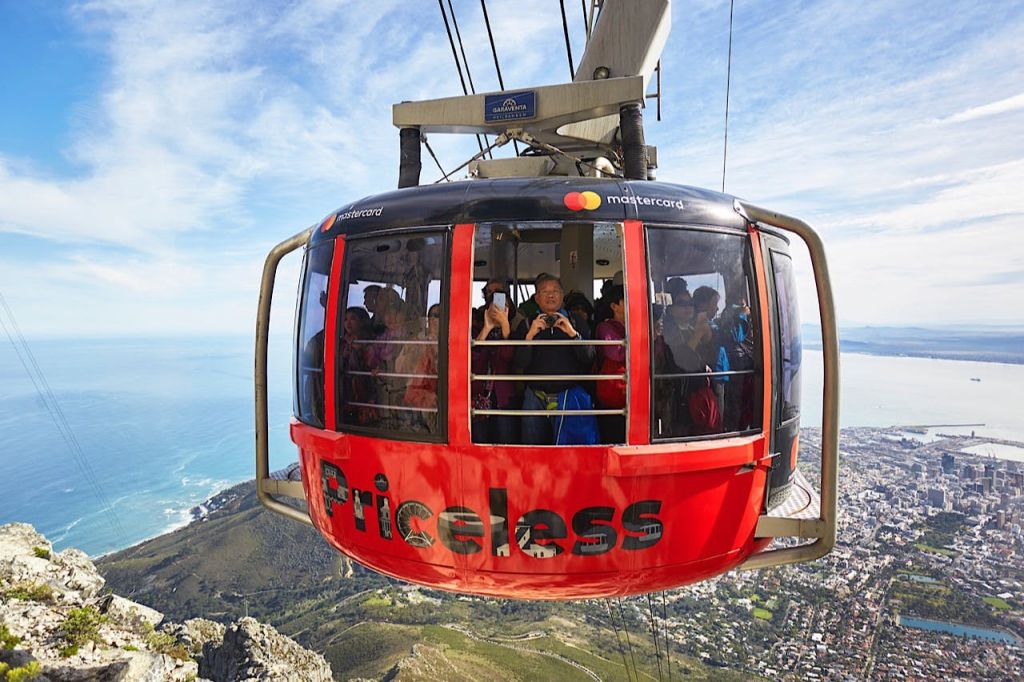 케이블카에서 바라보는 클로즈업 뷰