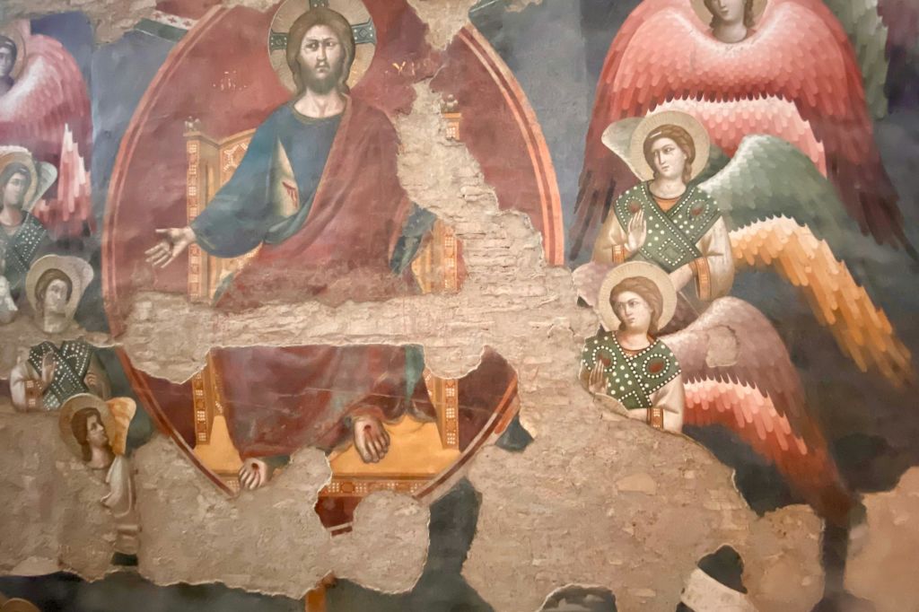 트라스테베레의 성크리소고노 대성당 내부 프레스코화