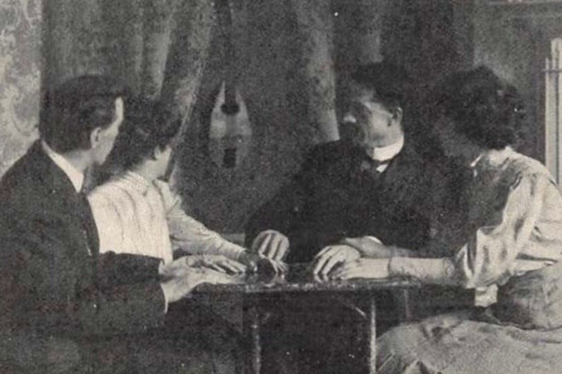 A séance, from "Pearson 's Magazine", 1910년 3월-10월.
