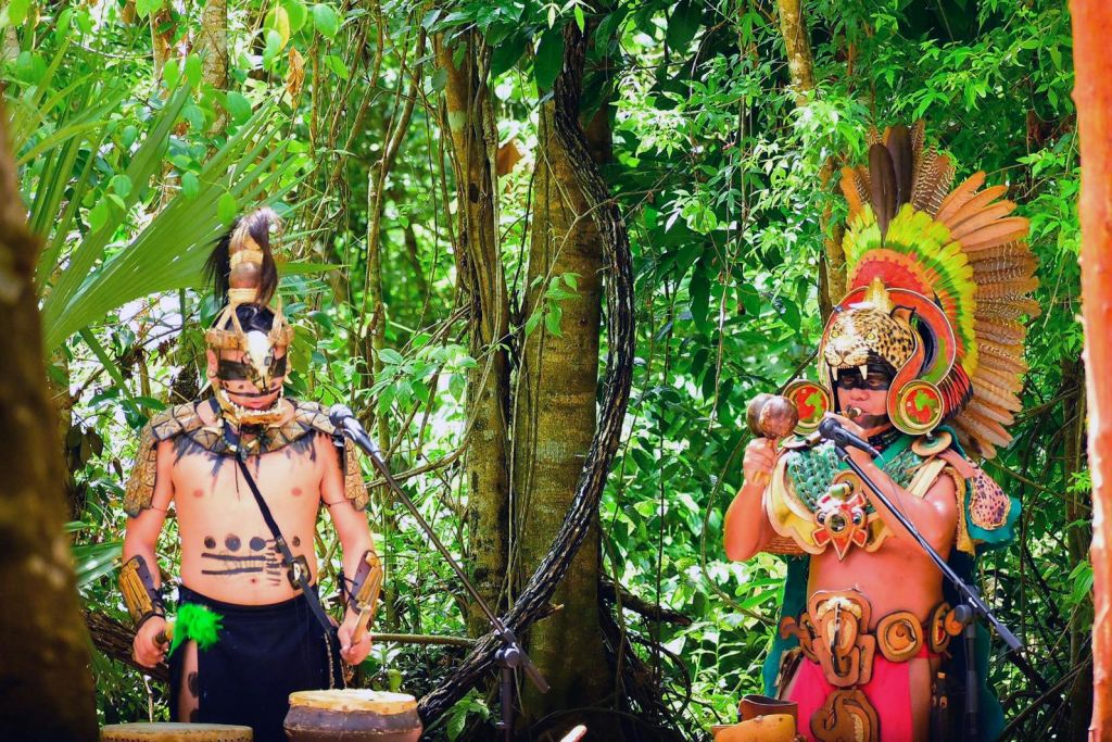 마야 전통 의식과 전시