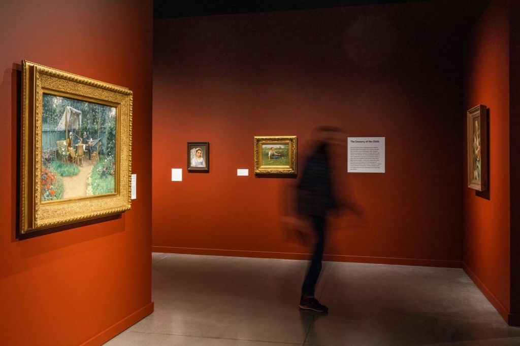 "새벽부터 해질녘까지" 는 국립 북유럽 박물관에서 7월 17일까지 전시됩니다.