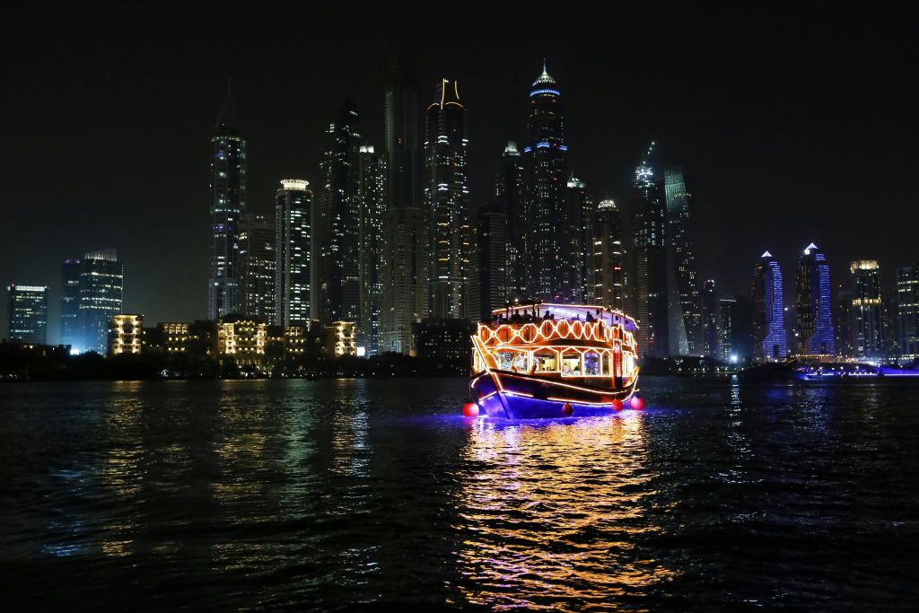 레이나 투어 - 두바이 크릭 다우 크루즈