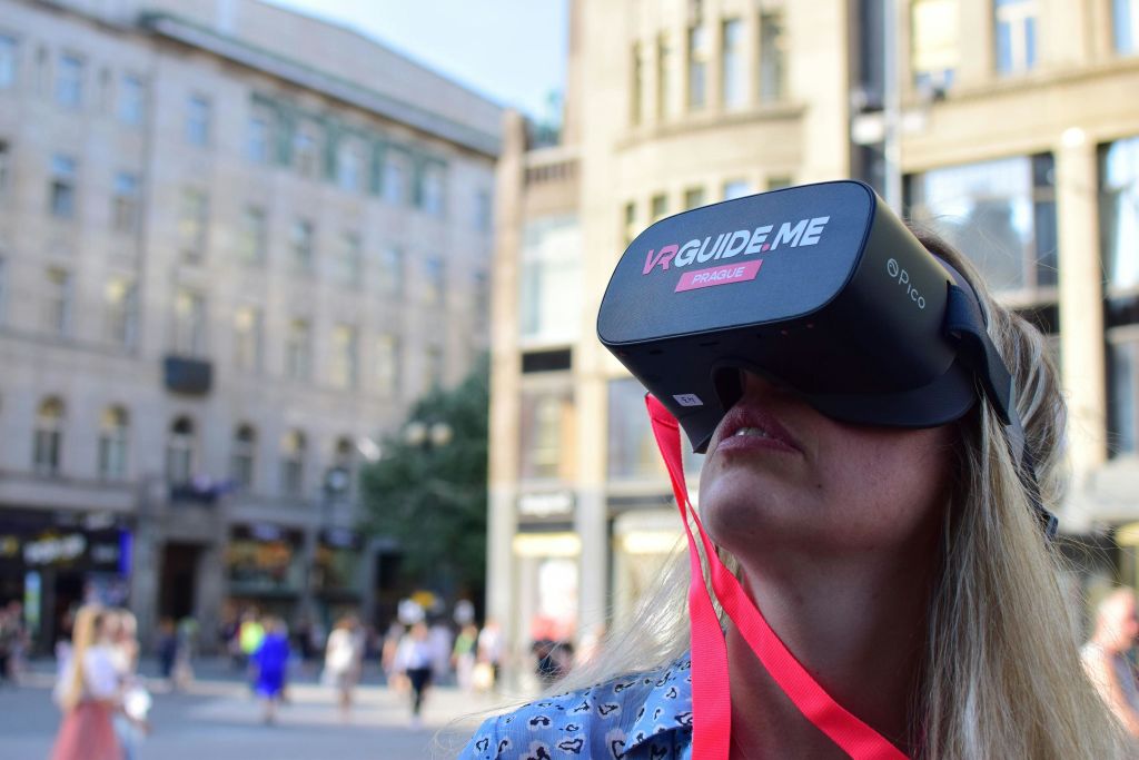 가상현실 (VR) 체험 (선택 사항