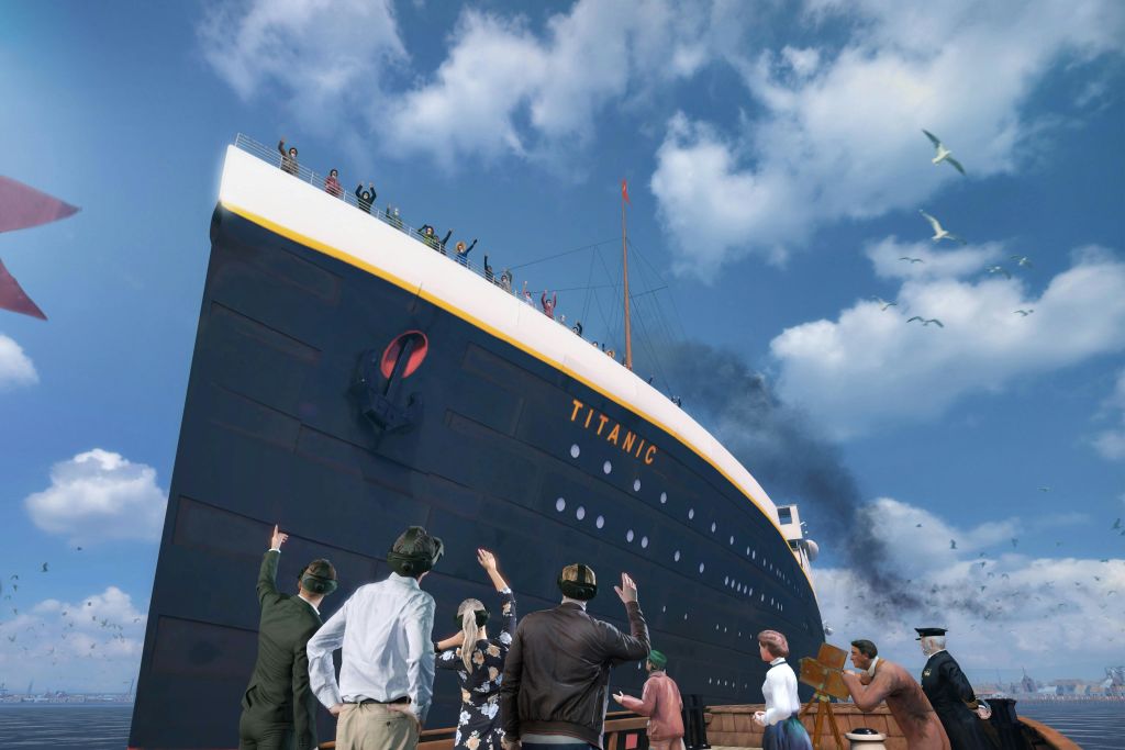 "타이타닉" 이라는 이름의 대형 선박으로 갑판과 아래 부두에 사람들이 포인팅하고 흔들고 있습니다. 구름이 흩날리는 푸른 하늘을 배경으로.