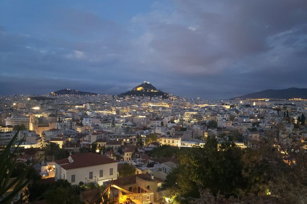 오후에 위에서 바라보는 아테네