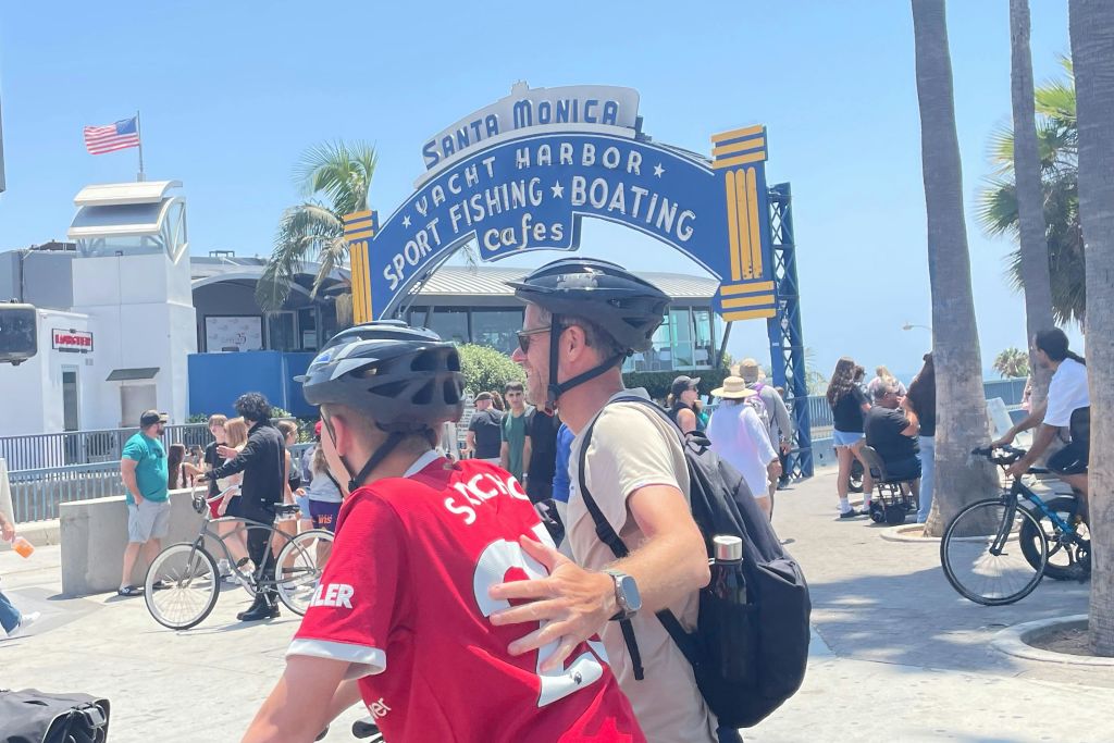 로스앤젤레스 곳곳을 둘러보는 가족 친화적인 자전거 투어