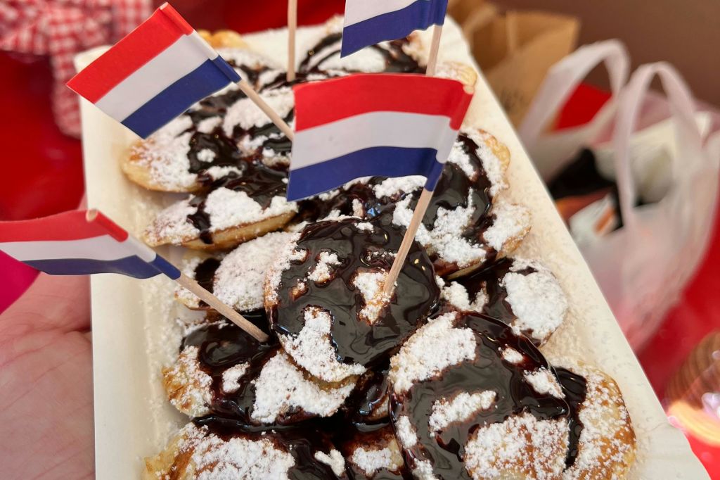 토요일에 우리는 poffertjes를 가질 것입니다!