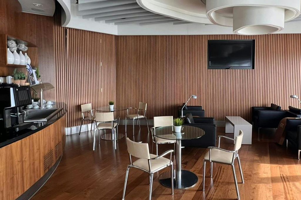 플라자 프리미엄 그룹의 블러쉬 라운지 (출발, 터미널 4)