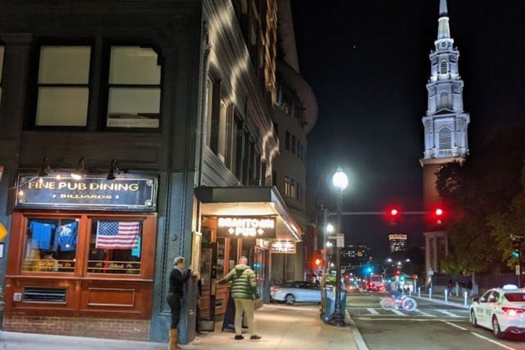 빈타운 펍에서 즐기는 야간 사진 촬영