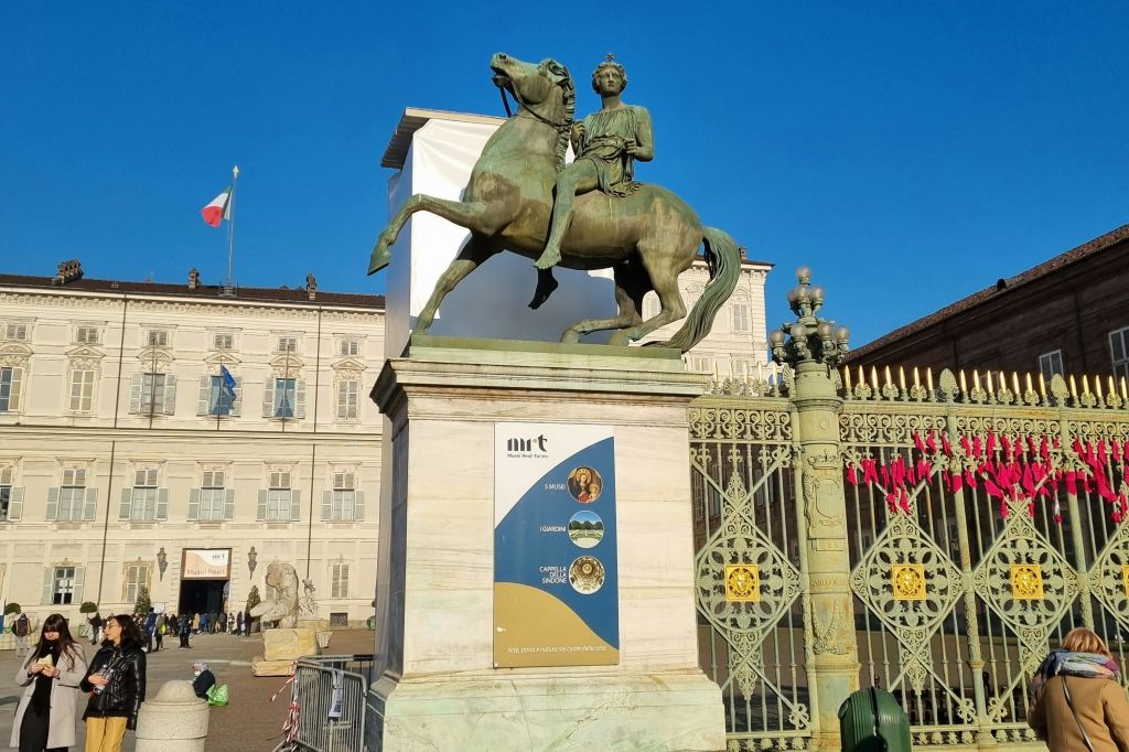 동상 (도보 투어)