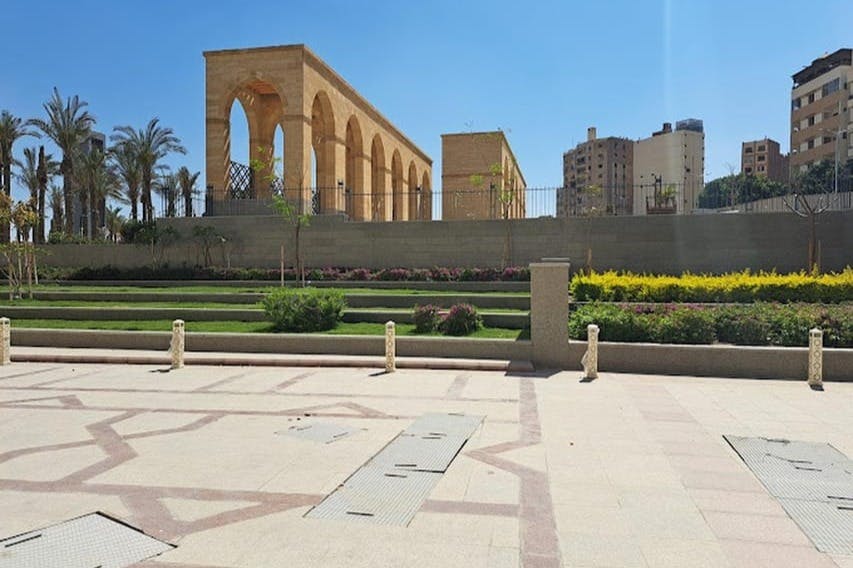 카이로의 역사를 알아보는 가이드 투어 - 이집트 최초의 모스크인 암르 이븐 알 아스 모스크와 그 문화적 중요성