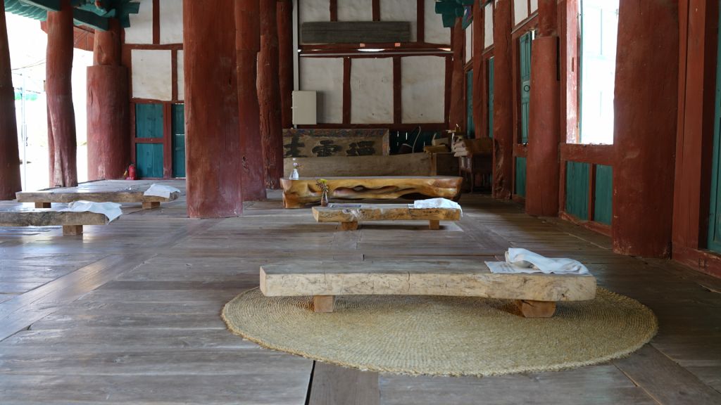 만세루에 앉아 차 마시는 시간 🍵