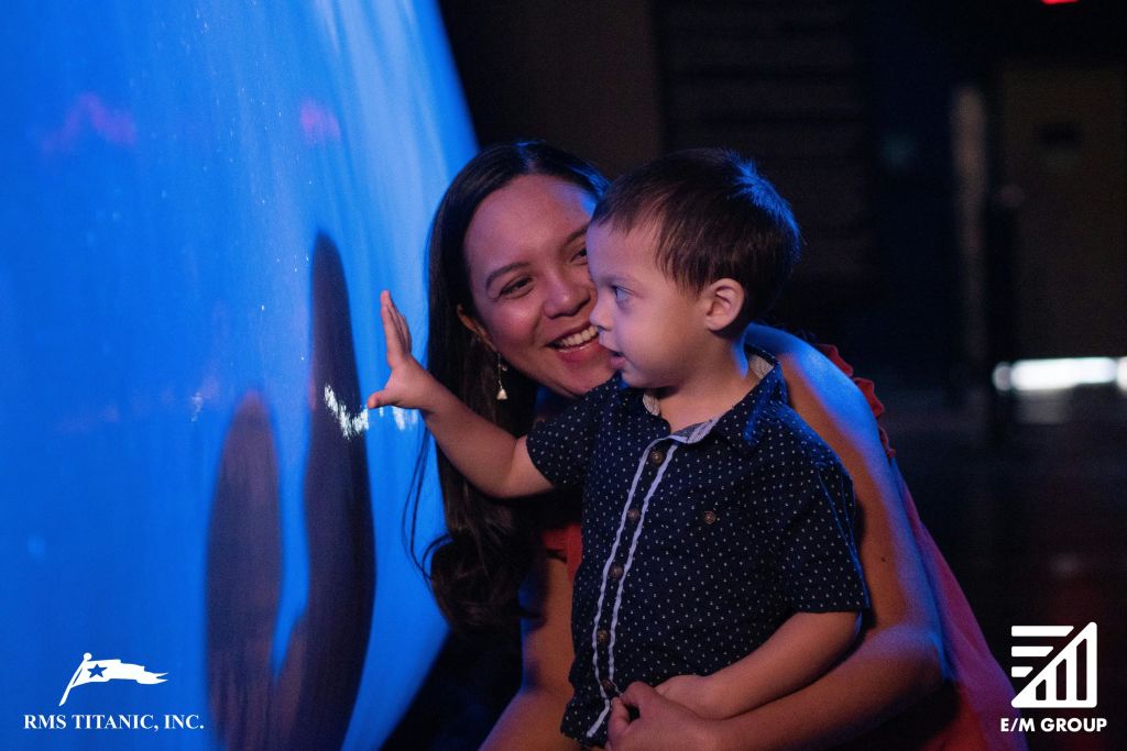 진짜 빙산을 만져보세요