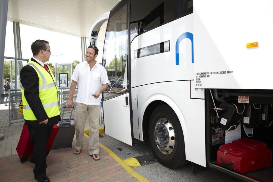 부피가 큰 짐은 기내에 반입할 수 있습니다.