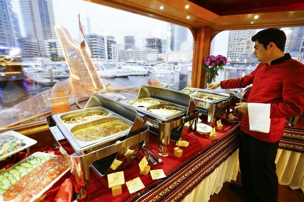 레이나 투어 - 두바이 크릭 다우 크루즈