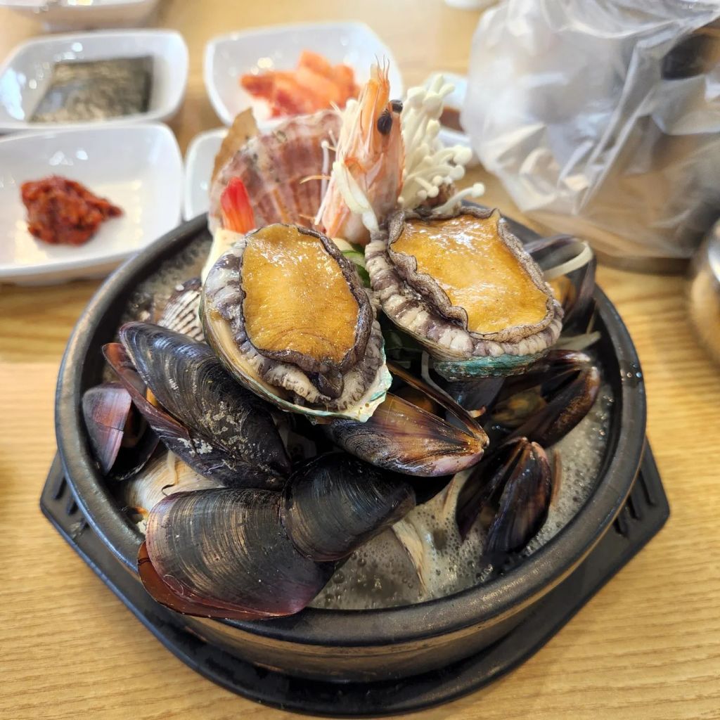 팔도 전복 해물 뚝배기 강릉 본점