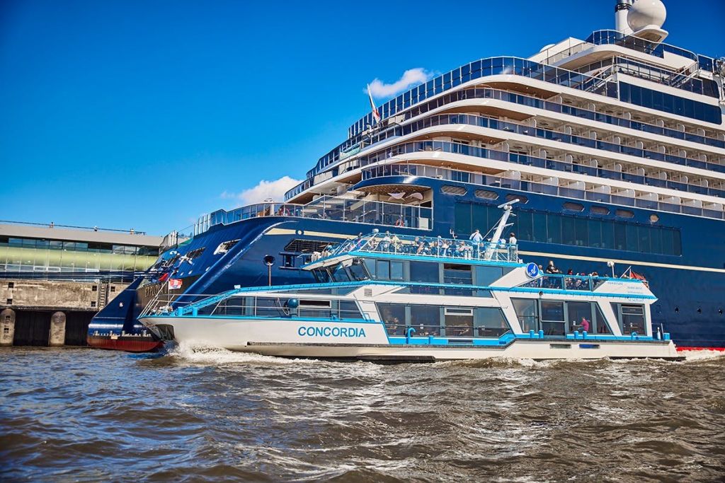 크루즈선으로 떠나는 항구 투어