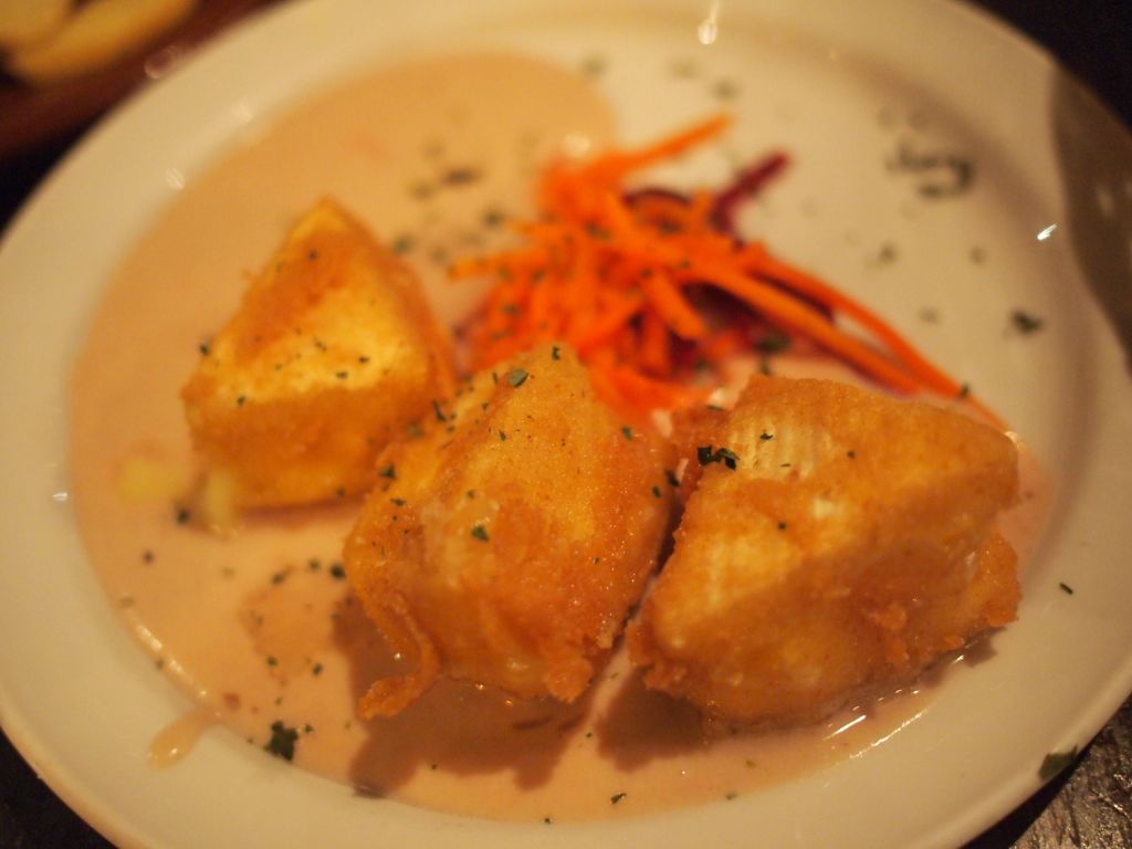 입에서 살살 녹는 튀겨낸 치즈.