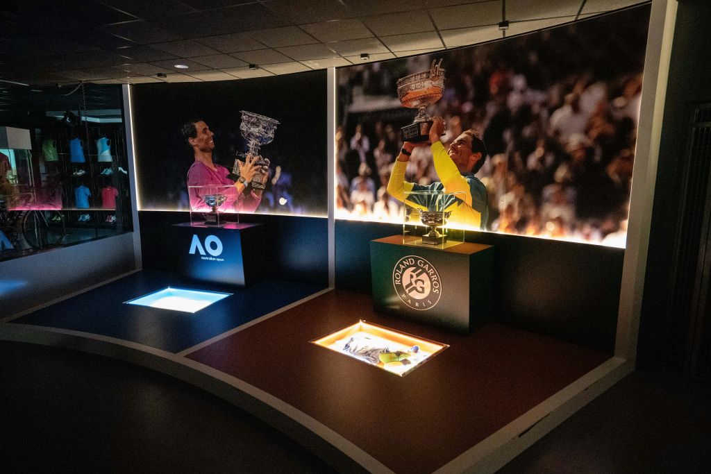 4개의 그랜드 슬램과 트로피 (호주 오픈, 롤랜드 가로스, 윔블던, US 오픈) 를 위한 전시 구역입니다.